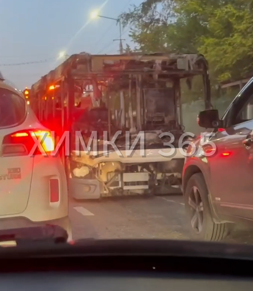 Кадры сгоревшего автобуса