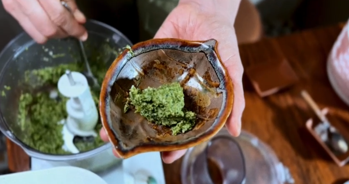 песто из кедрового ореха и руколы , с сыром пармезан, чесноком и оливковым маслом Le Sorts из Испании от ООО Оливагифт