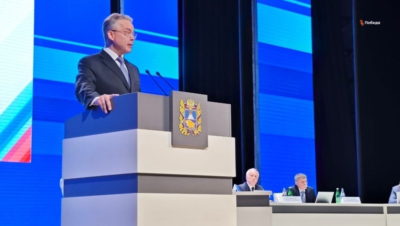    Губернатор Владимиров поручил продолжать благоустройство дорог, ведущих к школам Фото: Дмитрий Ахмадуллин / / ИА «Победа26»