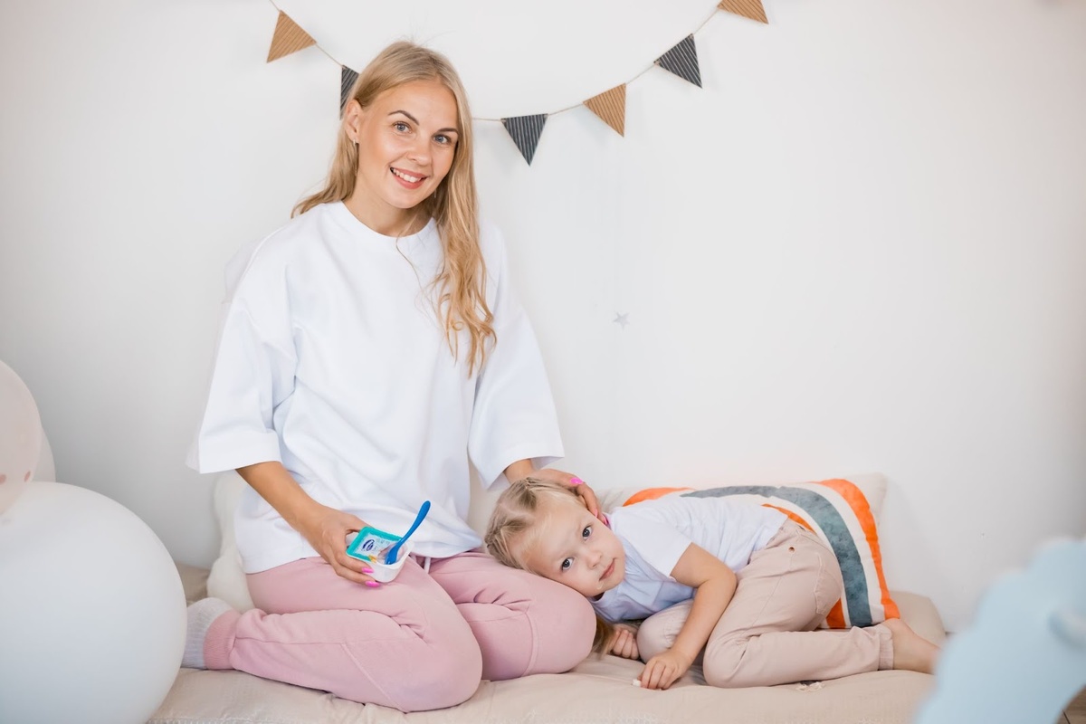 Атмосфера завтрака очень важно: будьте рядом, расскажите что-то интересное, обнимите своего ребенка