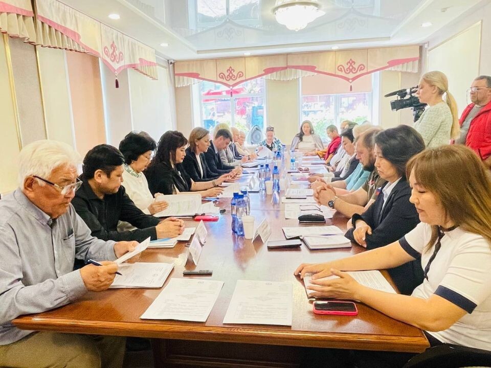    Заседание круглого стола "Туризм в Республике Алтай: вопросы сохранения сакральных территорий". Источник: Телеграм-канал Государственного Собрания – Эл Курултай Республики Алтай