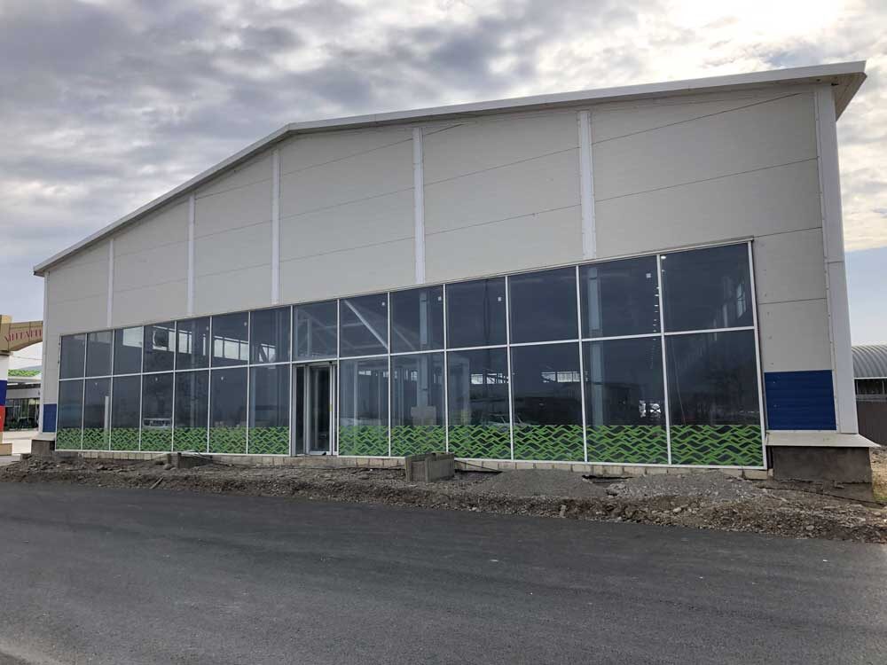 БЫСТРОВОЗВОДИМЫЙ УНИВЕРСАЛЬНЫЙ МАГАЗИН ПОШАГОВОЙ ДОСТУПНОСТИ 24 Х 63 Х 5 В Г. ДАГЕСТАНСКИЕ ОГНИ, РОССИЯ