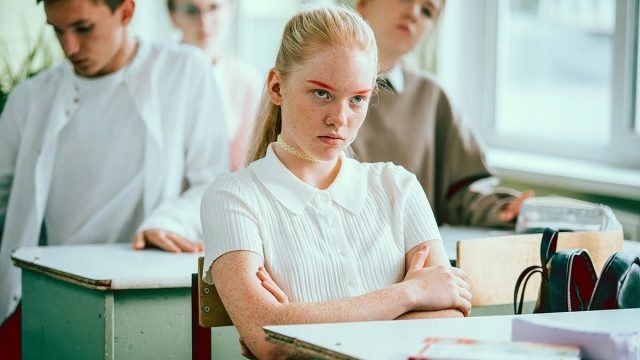    Кадр из сериала «Алиса не может ждать»