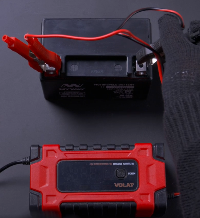 Соблюдайте порядок подключения устройств к клеммам для избежания коротких замыканий.