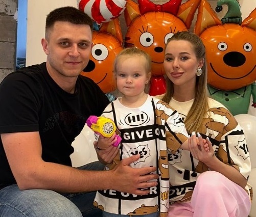 Саша, Афина и Таня Репина (фото из Telegram)