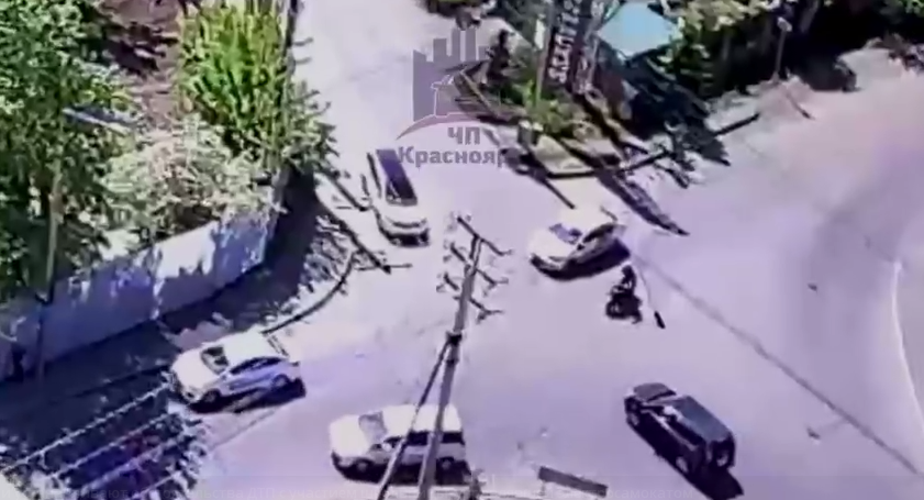     10-летняя школьница на электросамокате попала под колеса авто в Красноярске