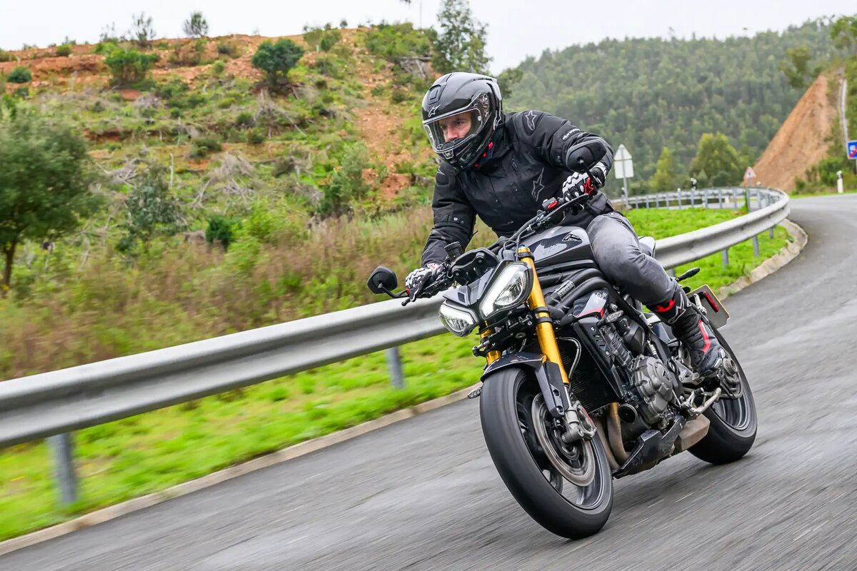 Новый Triumph Speed Triple 1200 RS