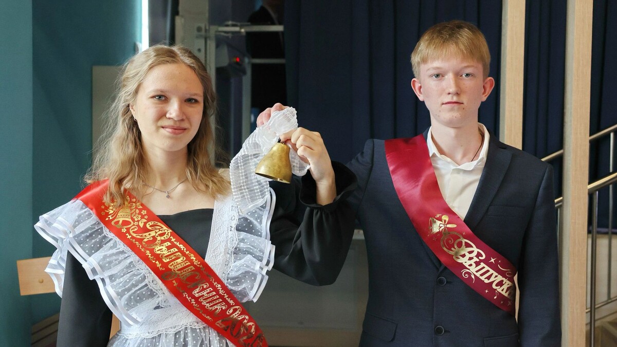    У каждой школы – свои традиции праздника. Фото: Андрей Ткачёв/«Ямал-Медиа»