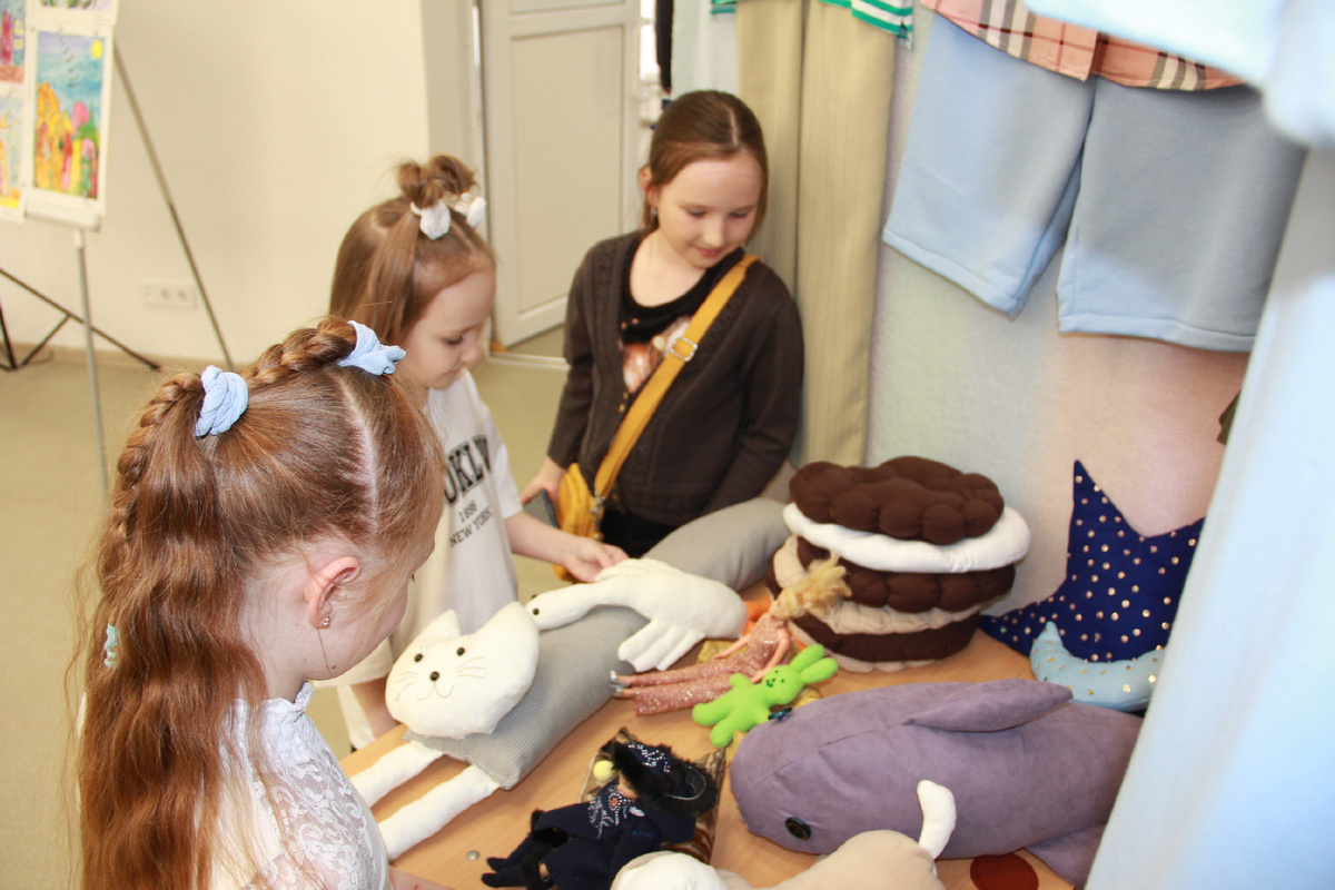 выставка работ объединения "Юная модница"