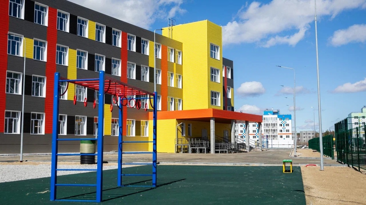    В Белом Яре Сургутского района принимают школьников в новую школу, которая уже готова на 91%