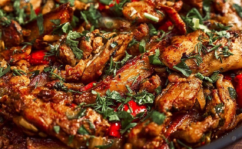 Ароматная и нежная курица с картофелем, от которой сложно оторваться