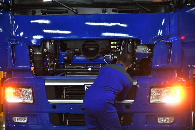    В начале года КАМАЗ прогнозировал, что емкость рынка составит 80 тыс. тяжелых грузовиков, но уже скорректировал цифры до 45–50 тысяч.   
Фото: «БИЗНЕС Online»