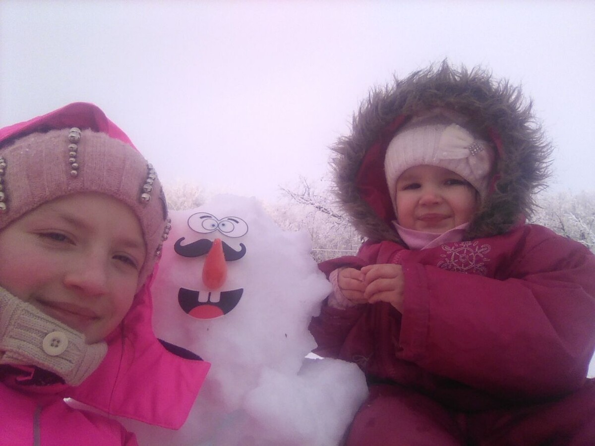 Классный набор для снеговика бабуля внукам подарила. Кто увидел ошибку? 