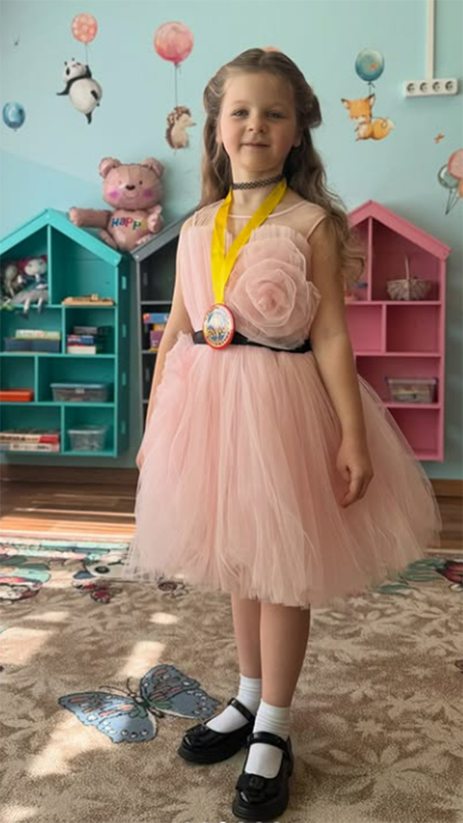 Дочка Сергея Лазарева Аня на выпускном в детском саду. Фото: соцсети Сергея Лазарева