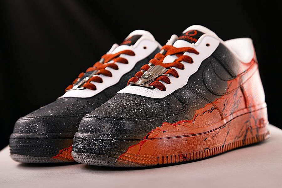 Кроссовки в росписи «Musk be on Mars»
