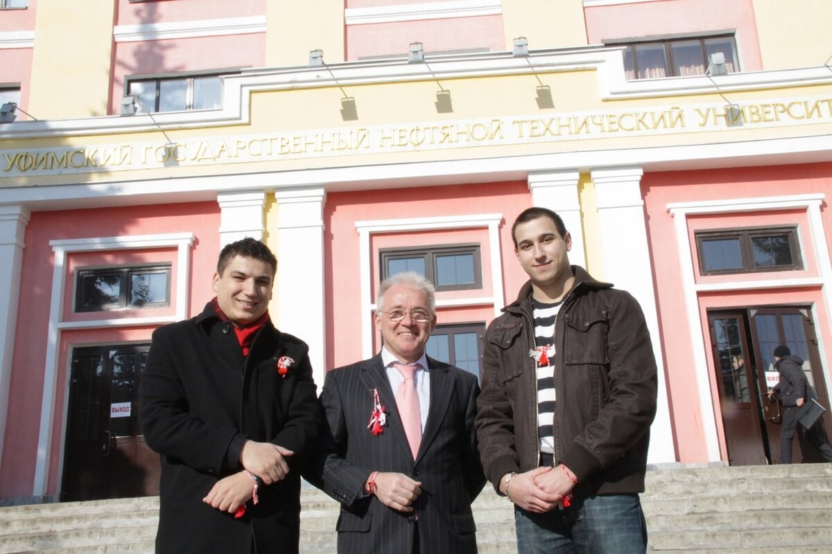    Фото: пресс-служба УГНТУ, Чанышев – посередине