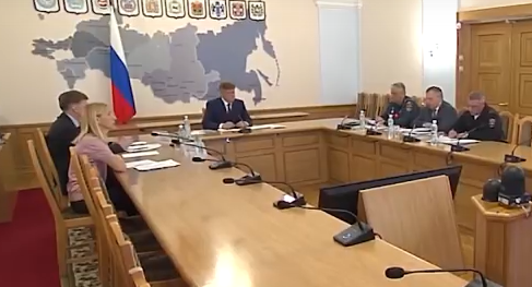     Анатолий Серышев провёл совещание по подготовке летних лагерей