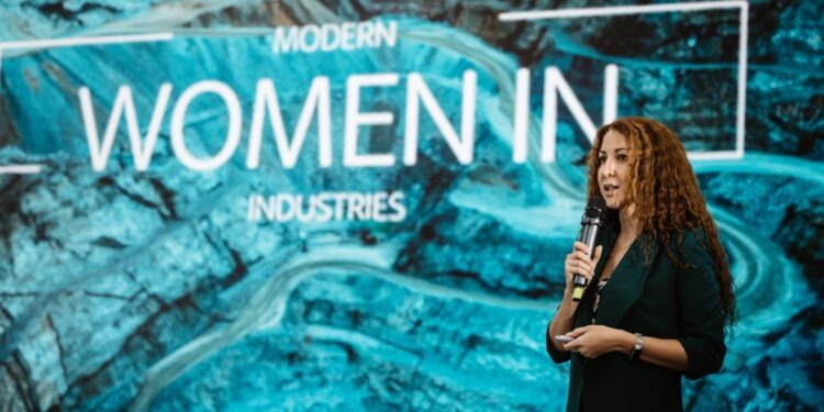    Талантливая женщина в современной индустрии