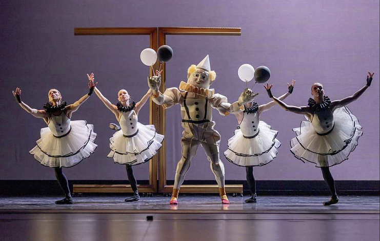 Чеховский фестиваль/ На фото — сцена из спектакля «Ботеро» © chekhovfest.rua