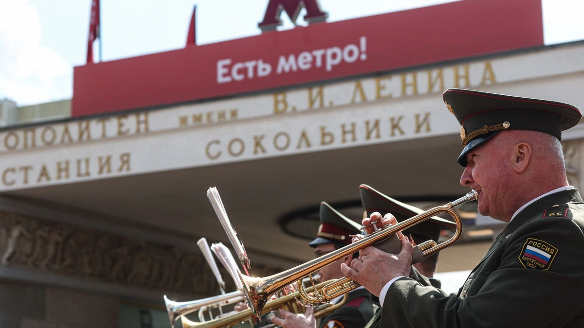 Историческая реконструкция открытия метро в рамках празднования 90-летия Московского метрополитена. Фото: Сергей Булкин, ТАСС