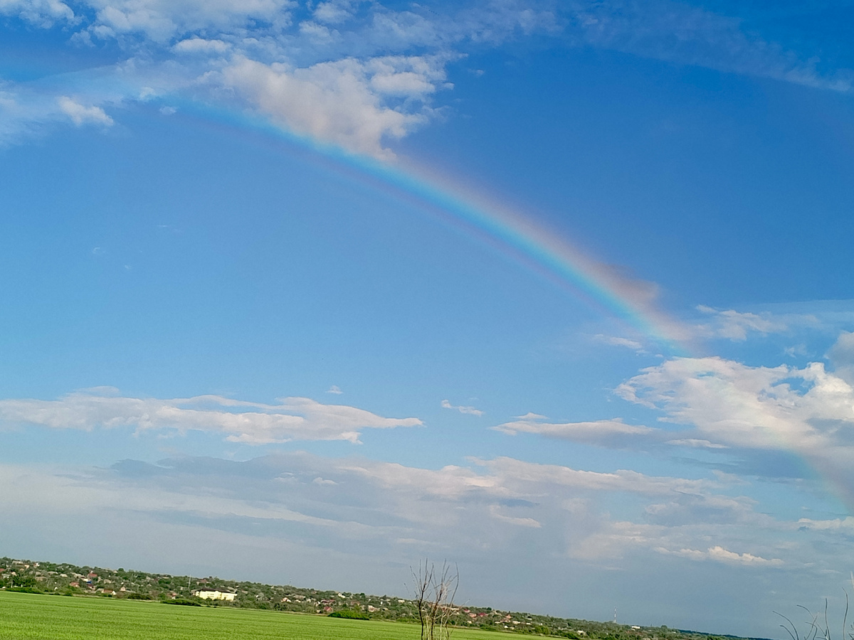 Разноцветная дуга. Фото авторов