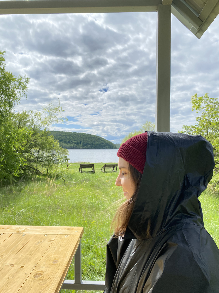 Обед с красивым видом в тишине