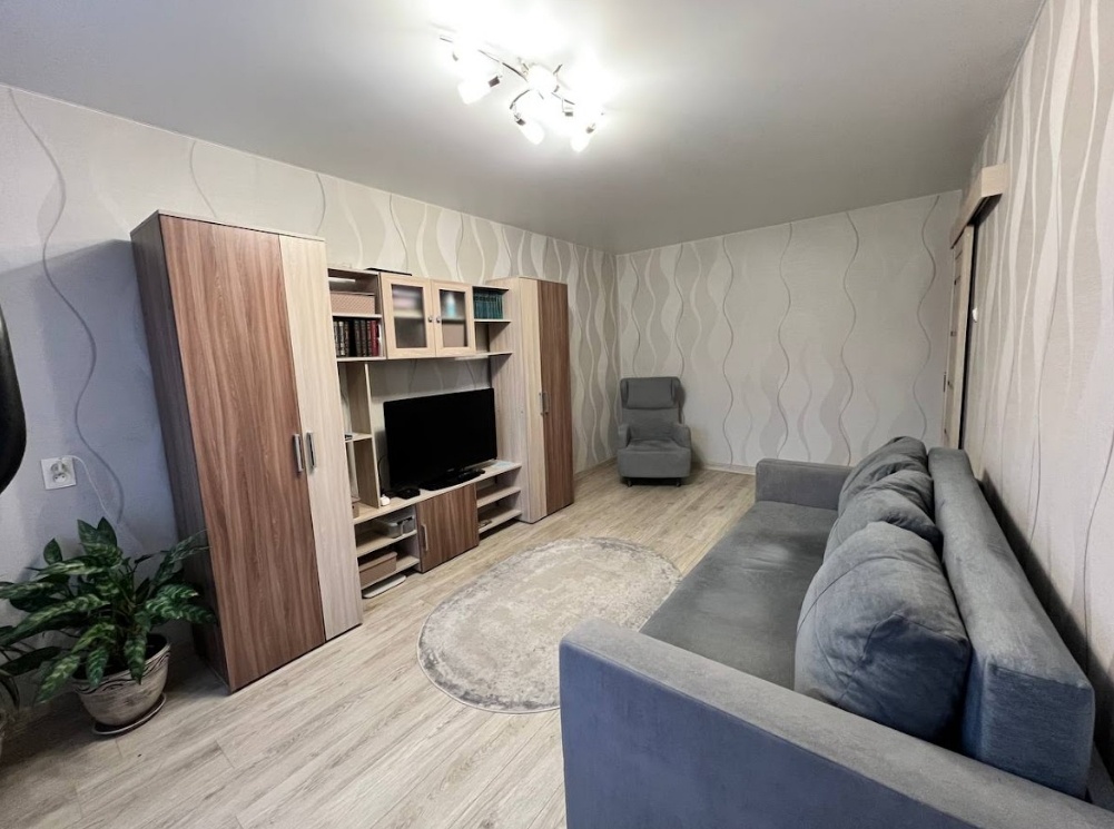 Ремонт мне понравился особенно. Ничего лишнего, все очень по-современному. Уже обустроился.