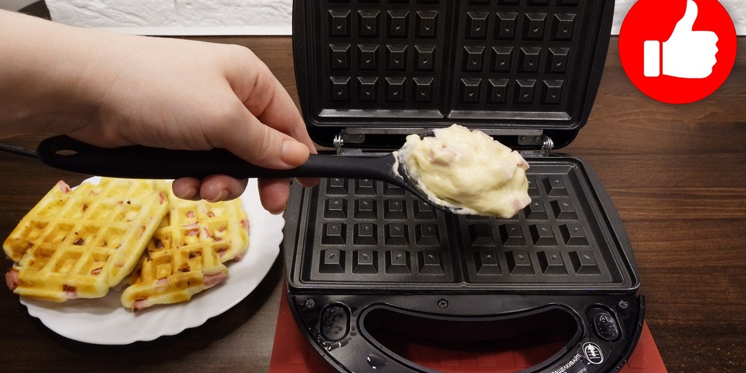 Вафли с колбасой в минипекарне, выпечка к чаю