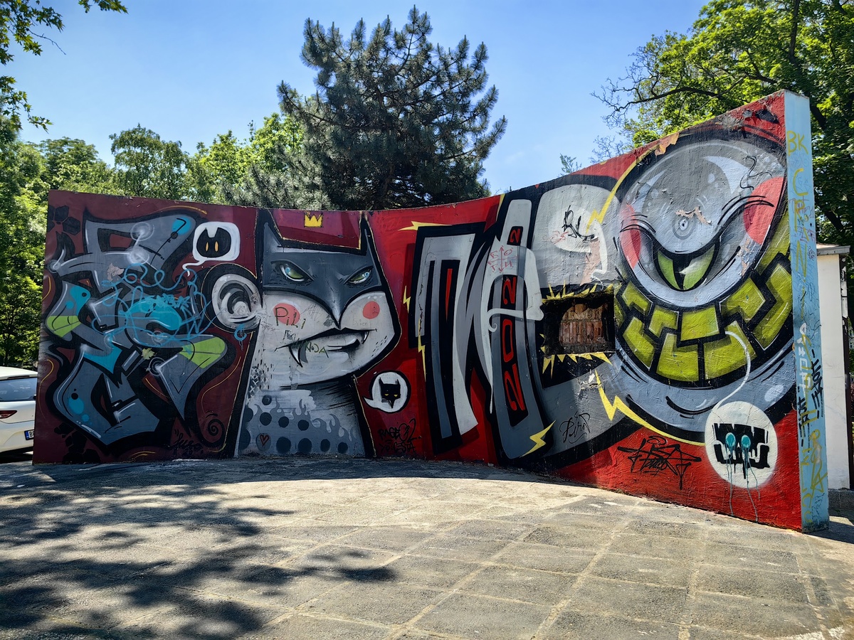 Когда не знаю, какую иллюстрацию добавить по теме, обычно ставлю граффити