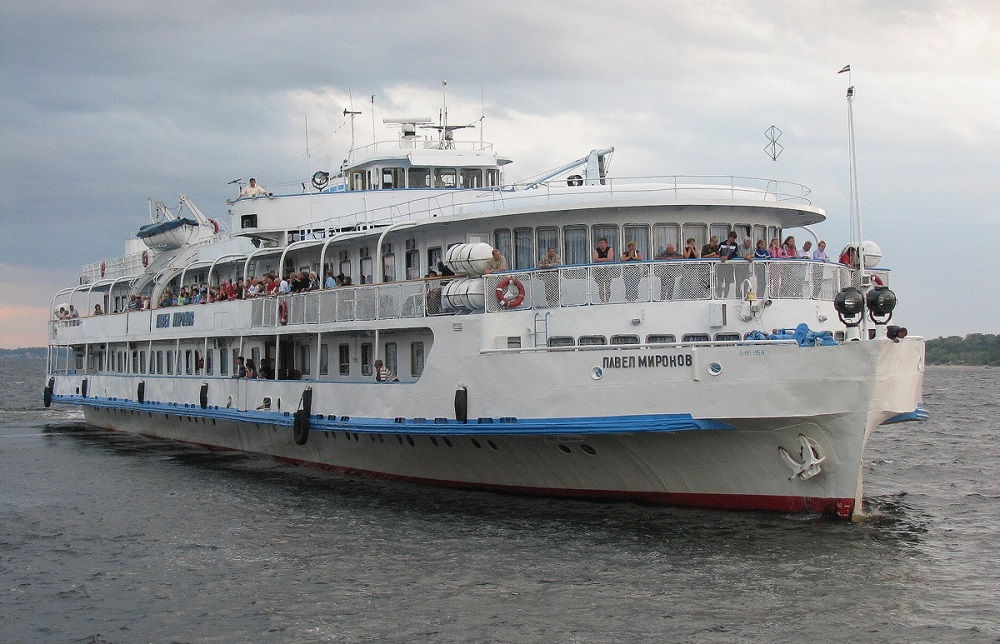 Теплоход «Павел Миронов»: уютный двухпалубный теплоход