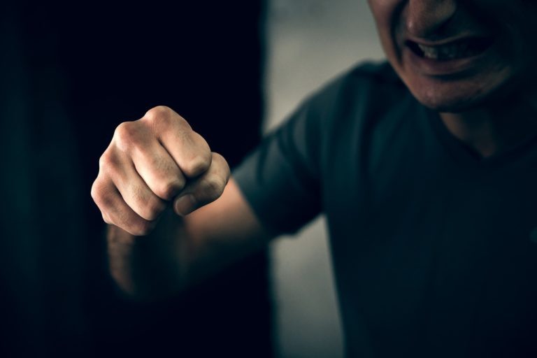    В Ясном мужчина до смерти избил своего знакомого Оренбуржье