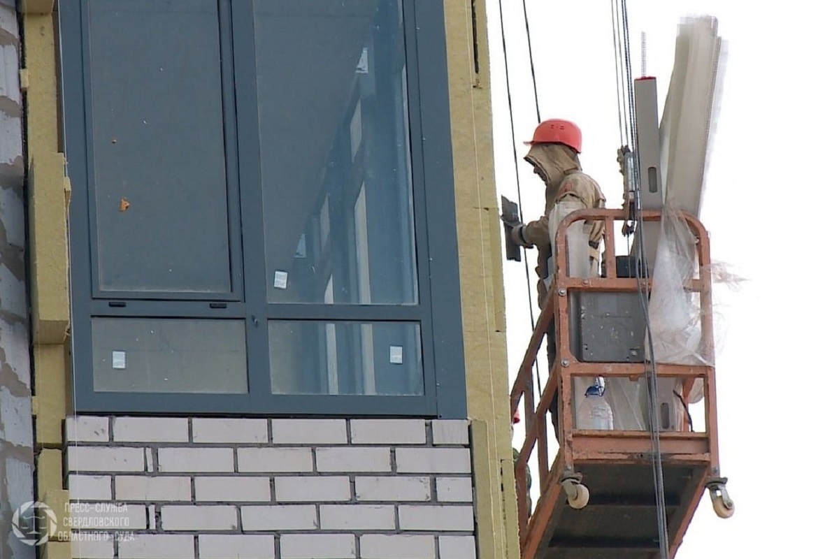 В квартире были обнаружены нарушение теплоизоляции и протечки на балконах.  Фото: Фото предоставлено пресс-службой Областного суда