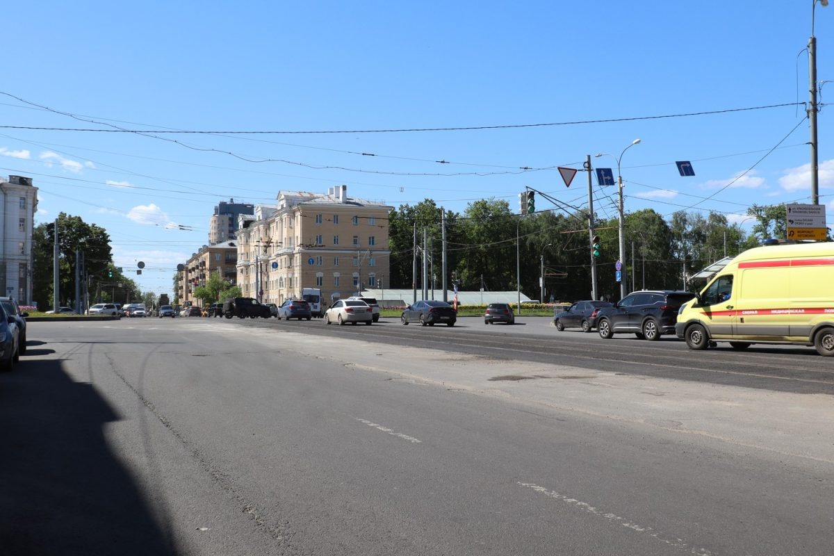    В Нижнем Новгороде сняты ограничения для движения транспорта на участке дороги на площади Лядова