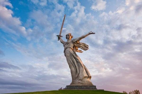    Скульптура «Родина-мать зовёт!» Фото: topwar.ru