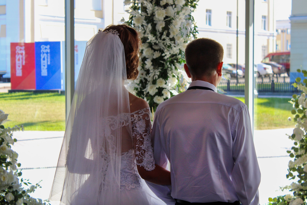 Свадебные платья в Тюмени продолжают активно покупать.  Фото: ФедералПресс / Ксения Кобалия