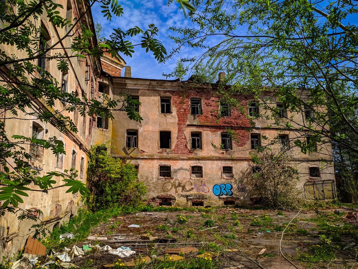 Главное здание тюремного комплекса