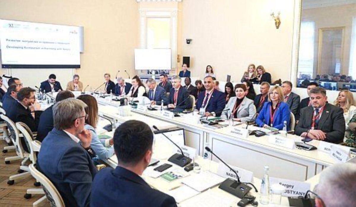     Обсуждение в рамках XI Невского международного экологического конгресса. Источник: council.gov.ru Автор фото: Пресс-служба СФ РФ