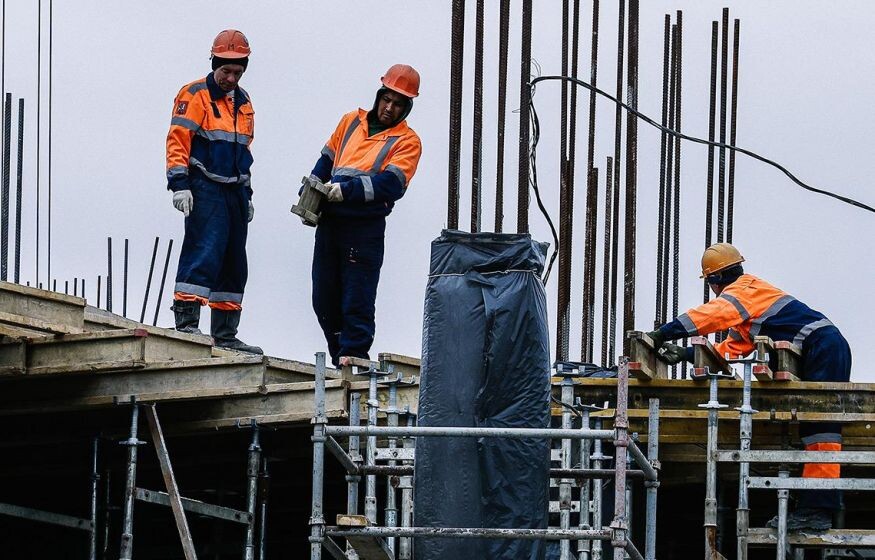    «Нужно навести порядок в одной из самых непрозрачных сфер»: депутат призвал усложнить трудоустройство мигрантов