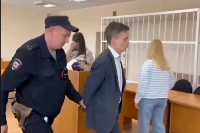    Козоченко взяли под стражу в зале суда. Фото: кадр видео/ Прокуратура Омской области