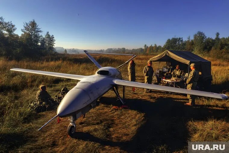 Свыше ста дронов ВСУ атаковали несколько регионов России за ночь. Фото: Создано в Midjourney © URA.RU