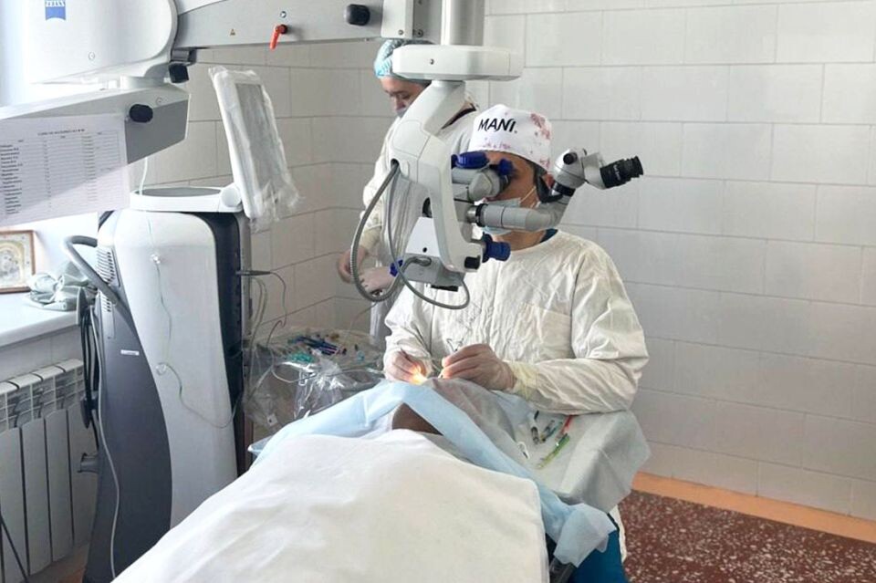    Офтальмологи. Источник: altai-republic.ru