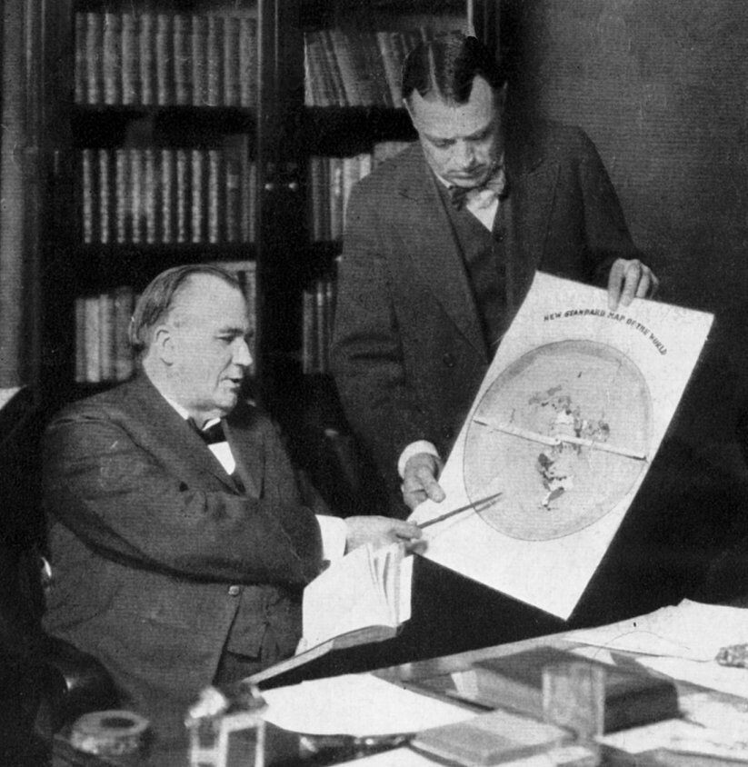 Уилбур Гленн Волива (слева)