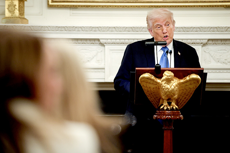    Научный руководитель российского совета по международным делам Андрей Кортунов не исключает, что выбор в пользу Ватикана помог сделать президент США.   
Фото: © Samuel Corum — Pool via CNP / Consolidated News Photos / www.globallookpress.com