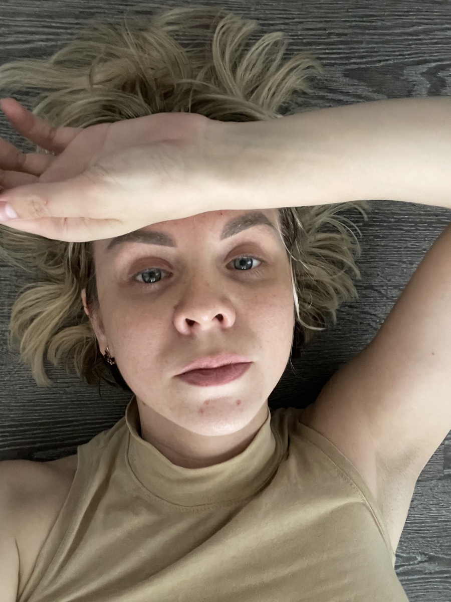 Лежу после очередной тренировки. Не могу встать 