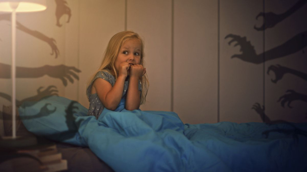    Темнота заставляет мозг видеть монстров в зеркале