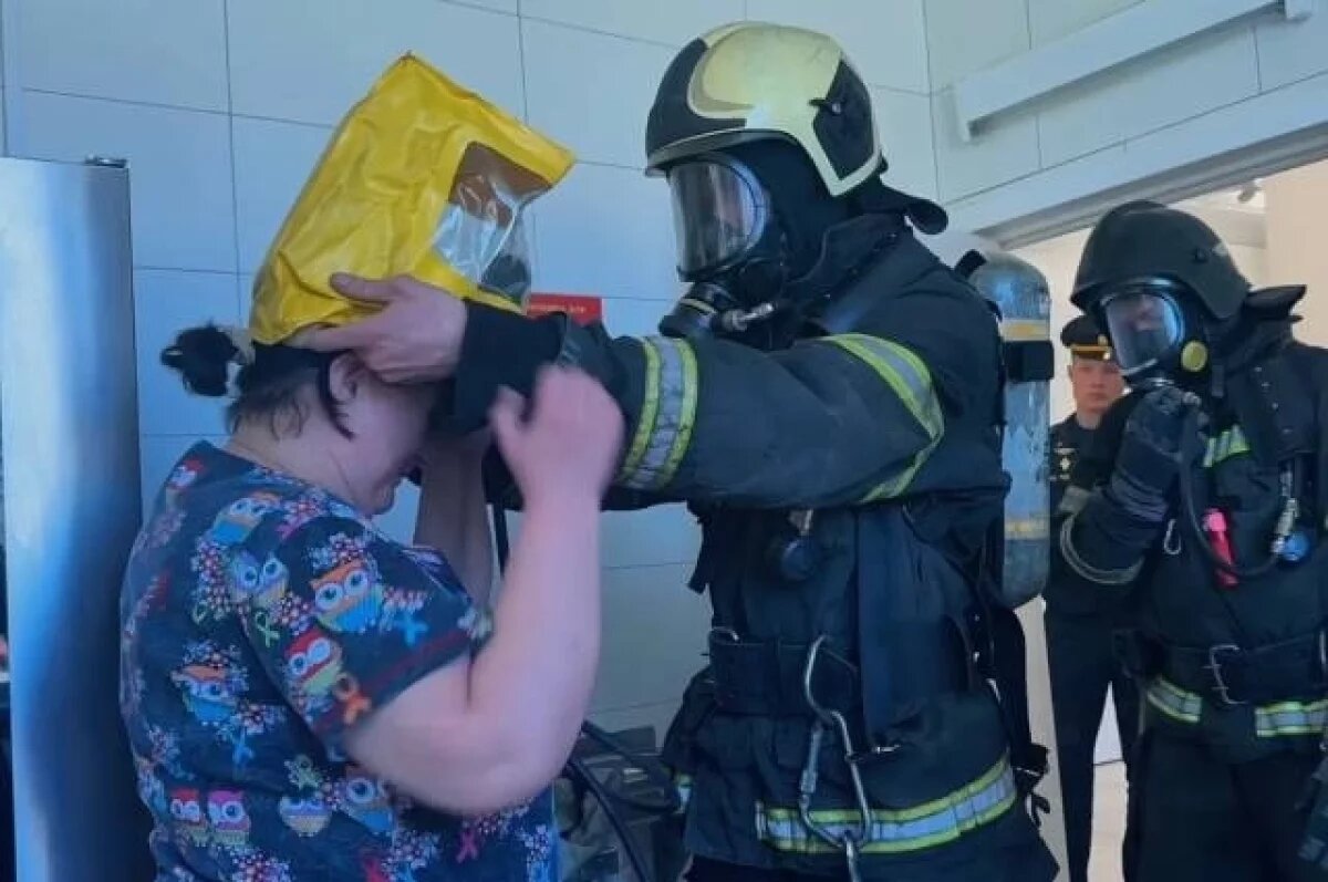    В Твери пожарные «тушили» пожар на кухне школы