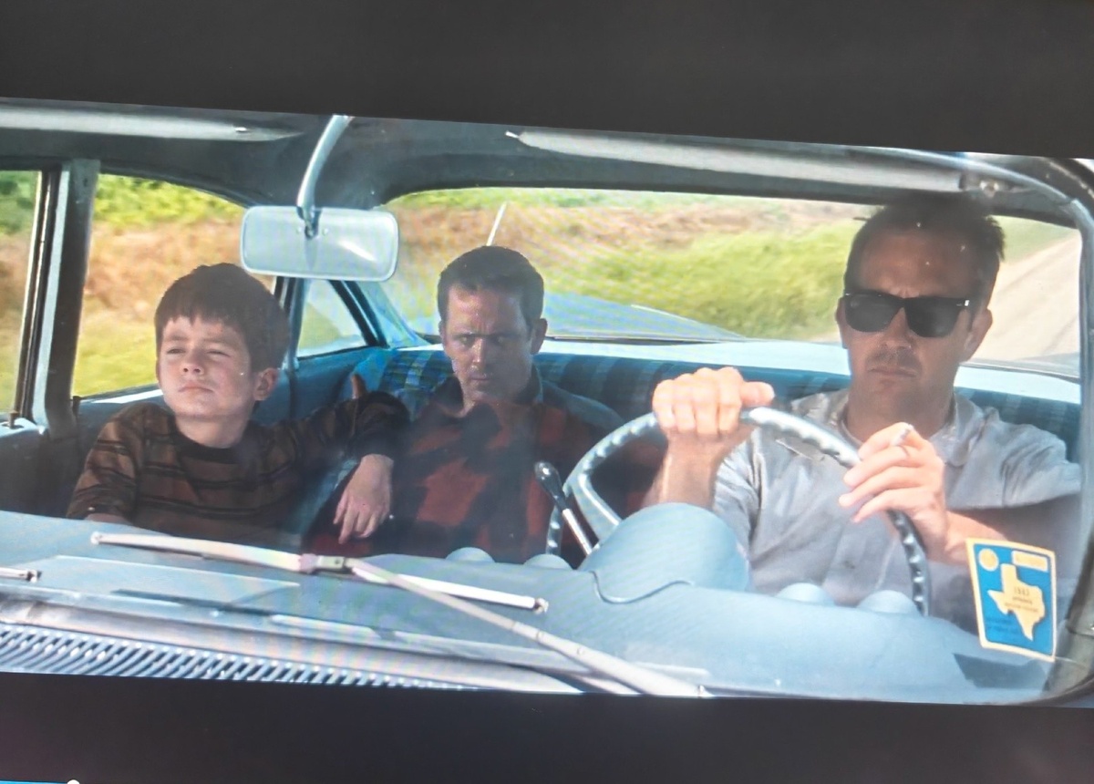 Кадр из фильма "Совершенный мир"