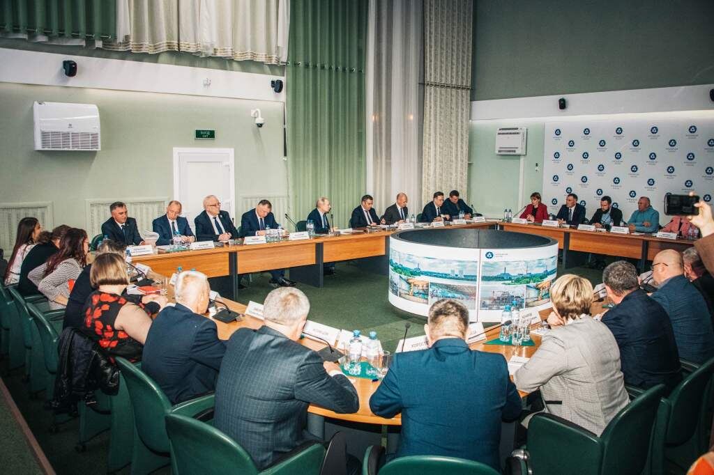    Фото со страницы Александра Хинштейна