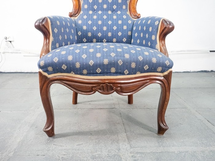 Антикварное кресло с фигурным навершием и мягкой обивкой в стиле неорококо 1850-х гг. из коллекции Alter Ego Home (SA3457-2)