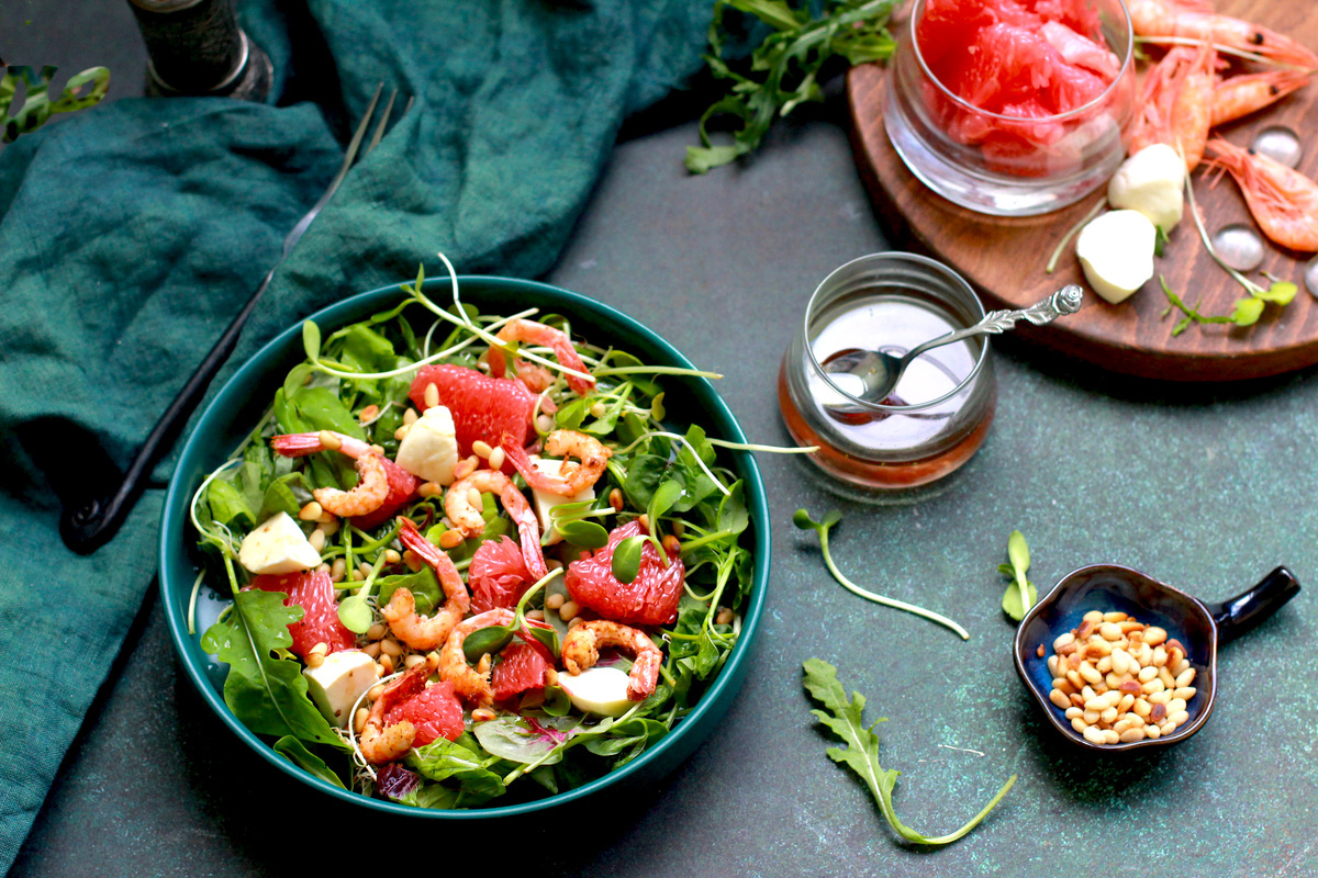 Салат с грейпфрутом и креветками от Елены Некрасовой. https://t.me/urbanistka_vl